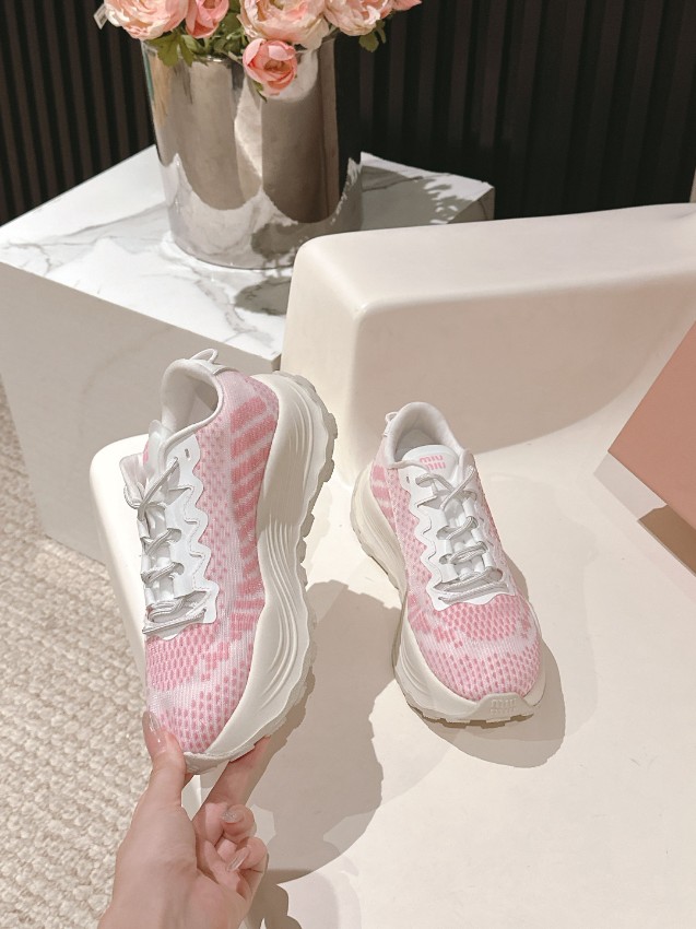 ミュウミュウ スニーカー 2025新作 優良サイト 高再現度 本格派モデル 快適な履き心地 高級感漂う 安心サイト 発送保証_6