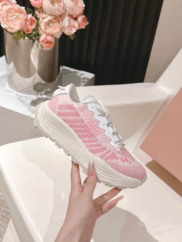 ミュウミュウ スニーカー 2025新作 優良サイト 高再現度 本格派モデル 快適な履き心地 高級感漂う 安心サイト 発送保証_8