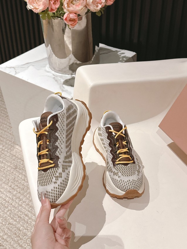 ミュウミュウ スニーカー 2025新作 ブランド コピー 高再現度 本格派モデル 高級感仕上げ 快適な履き心地 安心サイト_2