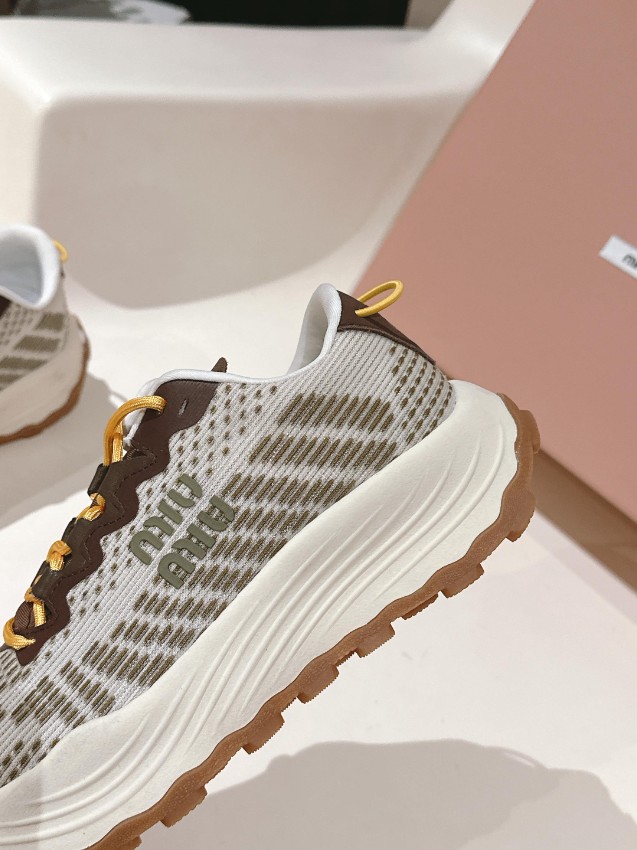 ミュウミュウ スニーカー 2025新作 ブランド コピー 高再現度 本格派モデル 高級感仕上げ 快適な履き心地 安心サイト_4