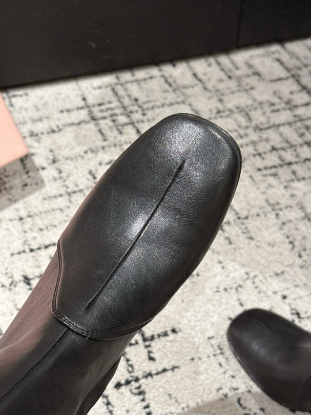 ミュウミュウ ロングブーツ 2025新作 ブランド コピー 安全通販 本革使用 高再現度 高級感仕上げ 本格派モデル 発送保証_1