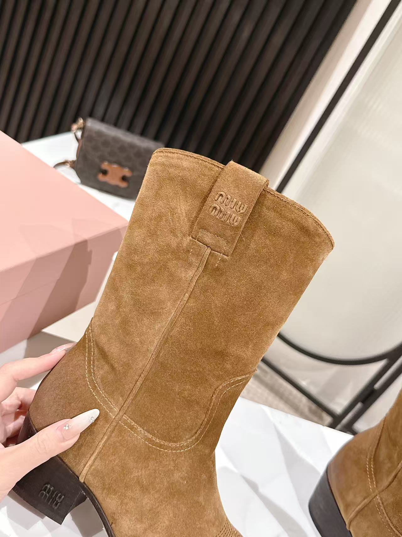 ミュウミュウ ショートブーツ 2025新作 偽物 バレない再現度 スエード仕様 高級感漂う 本格派モデル 丁寧な縫製 安心サイト_4
