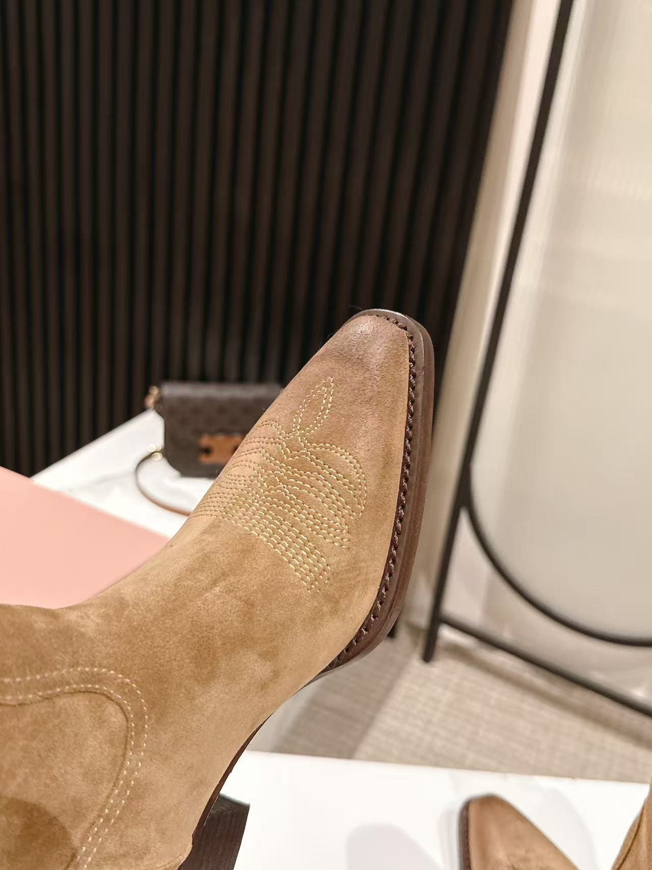 ミュウミュウ ショートブーツ 2025新作 コピー 激安通販 スエード素材 高級感漂う 高再現度モデル 本革仕様 発送保証_2