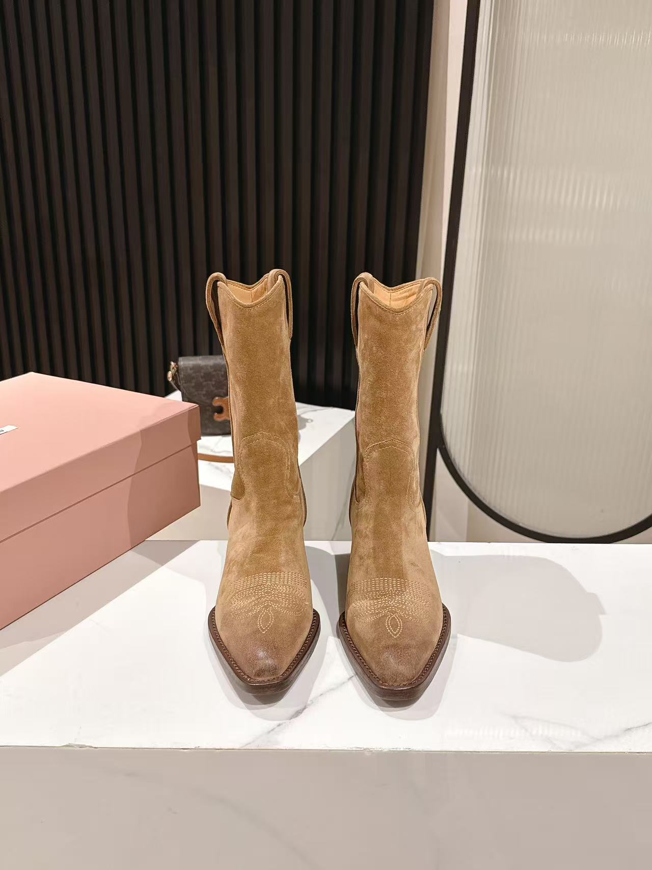 ミュウミュウ ショートブーツ 2025新作 コピー 激安通販 スエード素材 高級感漂う 高再現度モデル 本革仕様 発送保証_5