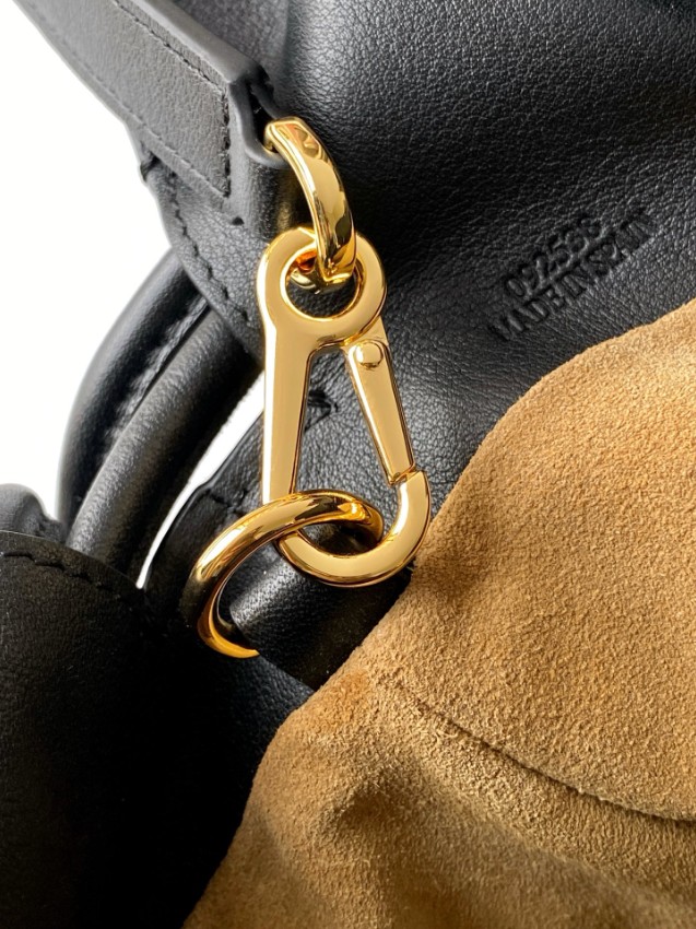 ロエベ 偽物 ドローストリングバッグ 2025新作 高再現度の美配色モデル 上質感あふれる仕上げ 安心サイト 実店舗運営_4