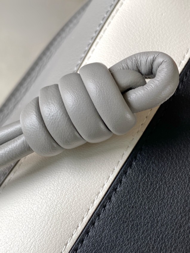 ロエベ 激安 ドローストリングバッグ 2025新作 高再現度モデル 上質感と高級感仕上げ 安心サイト 実店舗運営_5