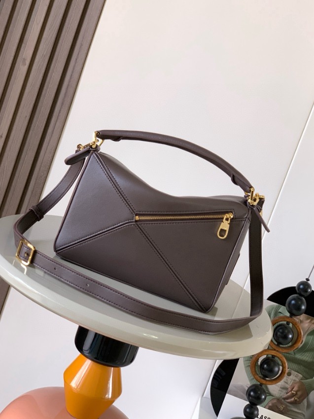 ロエベ コピー パズルバッグ 2025新作 高再現度と上質感が魅力 細部まで忠実な高級感仕上げ 安心サイト 実店舗運営_2