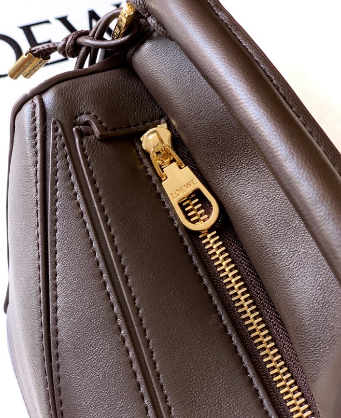 ロエベ コピー パズルバッグ 2025新作 高再現度と上質感が魅力 細部まで忠実な高級感仕上げ 安心サイト 実店舗運営_5