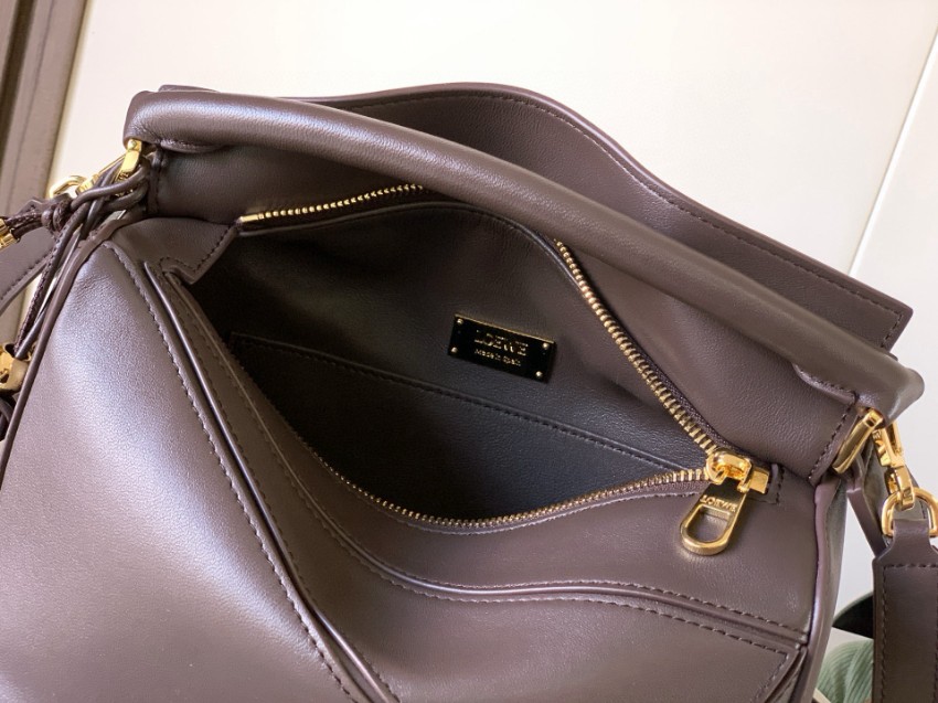 ロエベ コピー パズルバッグ 2025新作 高再現度と上質感が魅力 細部まで忠実な高級感仕上げ 安心サイト 実店舗運営_3