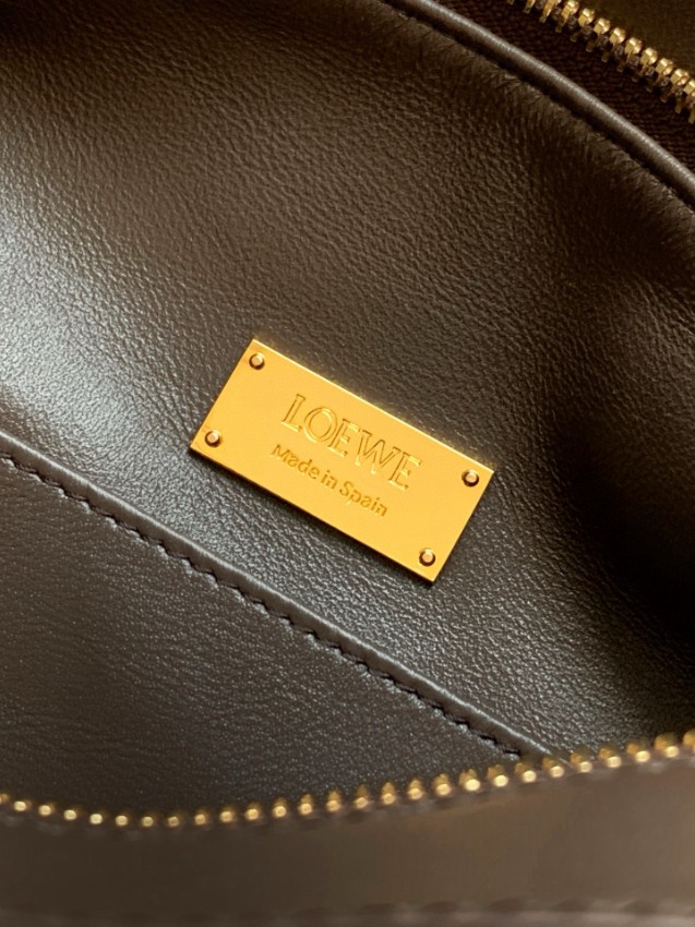 ロエベ コピー パズルバッグ 2025新作 高再現度と上質感が魅力 細部まで忠実な高級感仕上げ 安心サイト 実店舗運営_6