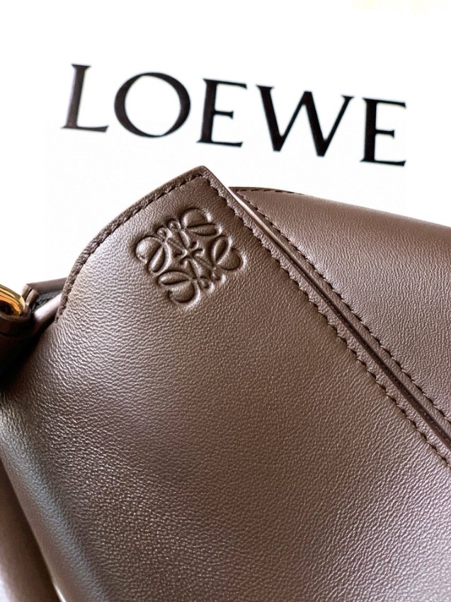 ロエベ コピー パズルバッグ 2025新作 高再現度と上質感が魅力 細部まで忠実な高級感仕上げ 安心サイト 実店舗運営_7