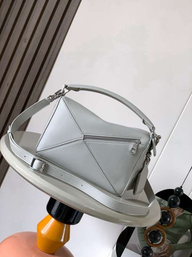 ロエベ 格安 パズルバッグ 2025新作 高再現度モデル 上質カーフ使用 高級感漂う仕上げ 安心サイト 実店舗運営_2