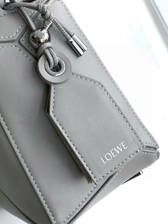 ロエベ 格安 パズルバッグ 2025新作 高再現度モデル 上質カーフ使用 高級感漂う仕上げ 安心サイト 実店舗運営_4