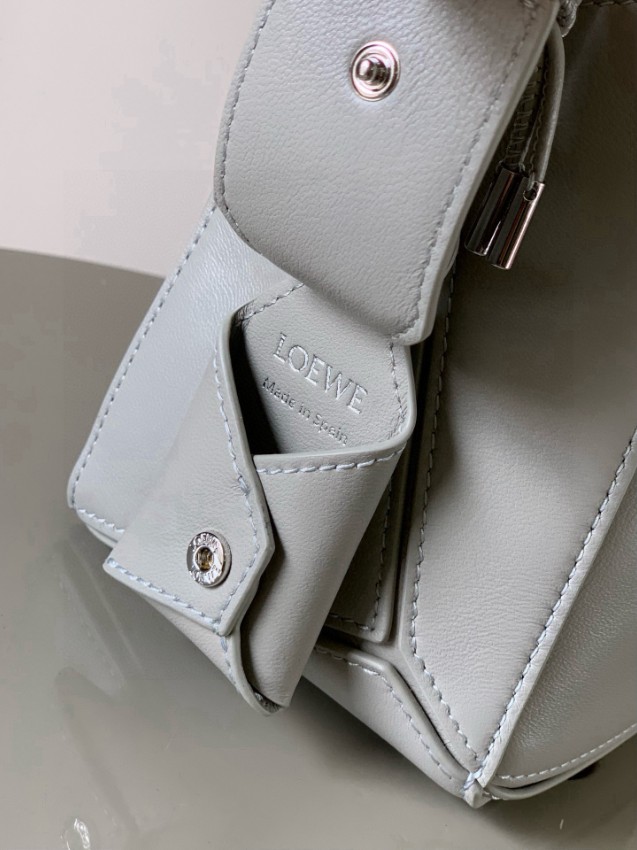 ロエベ 格安 パズルバッグ 2025新作 高再現度モデル 上質カーフ使用 高級感漂う仕上げ 安心サイト 実店舗運営_6