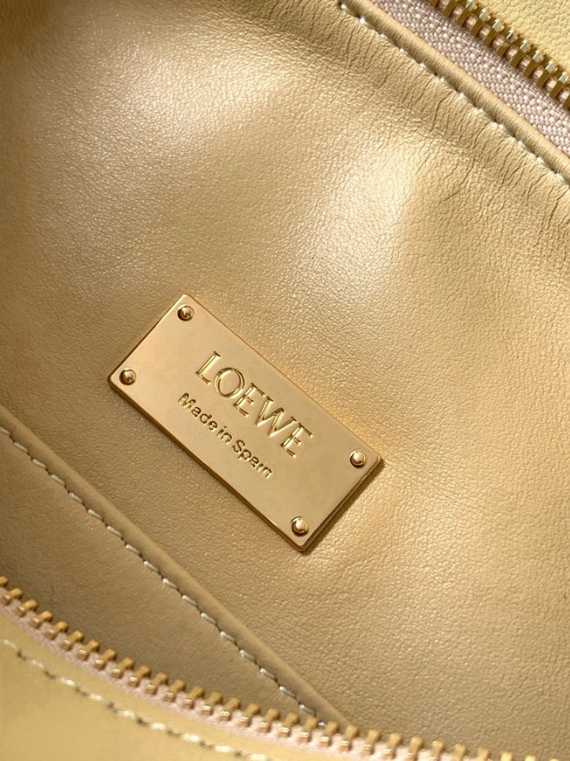 ロエベ 偽物 バレない再現度 パズルバッグ 2025新作 高再現度と上質感を両立 丁寧な縫製 安心サイト 実店舗運営_7