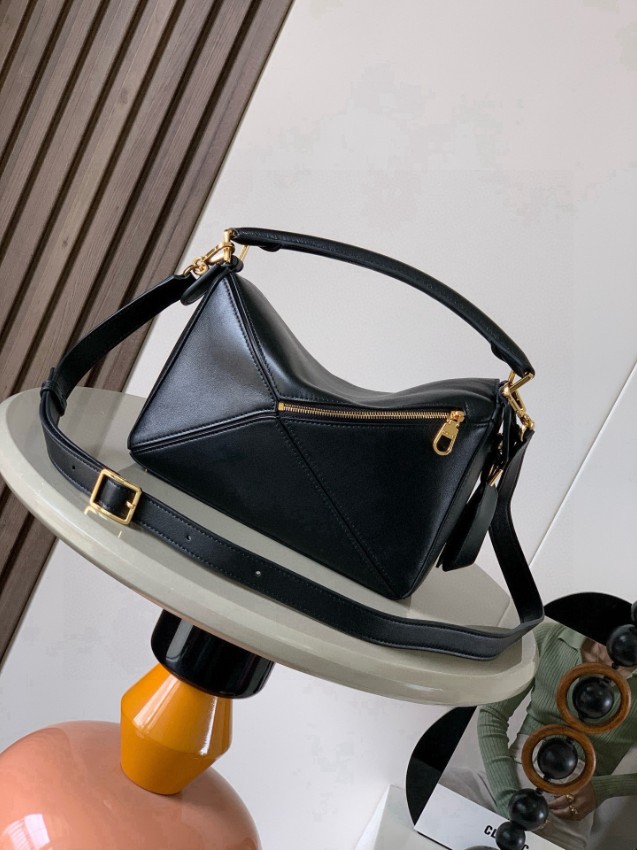 ロエベ 優良サイト パズルバッグ 2025新作 高再現度と上質感を両立 丁寧な縫製 高級感漂う仕上げ 安心サイト 実店舗運営_2