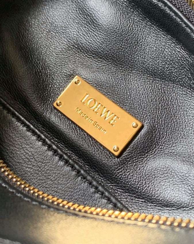 ロエベ 優良サイト パズルバッグ 2025新作 高再現度と上質感を両立 丁寧な縫製 高級感漂う仕上げ 安心サイト 実店舗運営_6