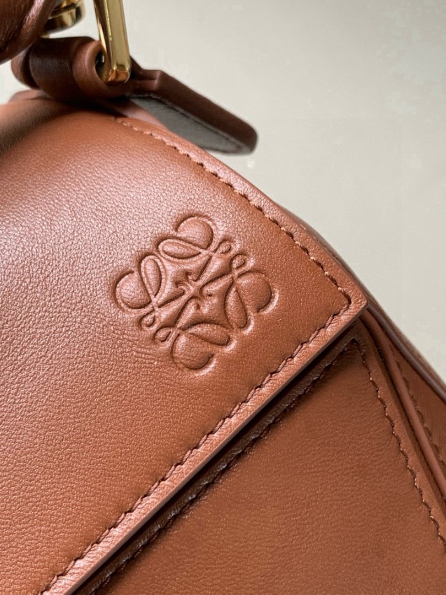 ロエベ スーパーコピー パズルバッグ 2025新作 高再現度モデル 上質カーフ使用 高級感漂う仕上げ 安心サイト 実店舗運営_4