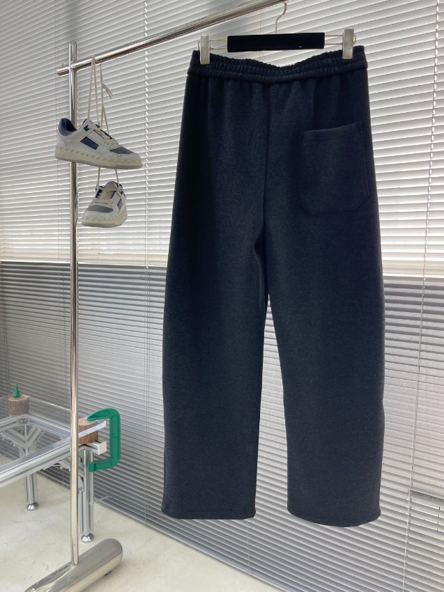 ロエベ n級 スウェットパンツ 2025新作 快適な着心地と通気性抜群 高再現度モデル 丁寧な縫製 安心サイト 実店舗運営_1