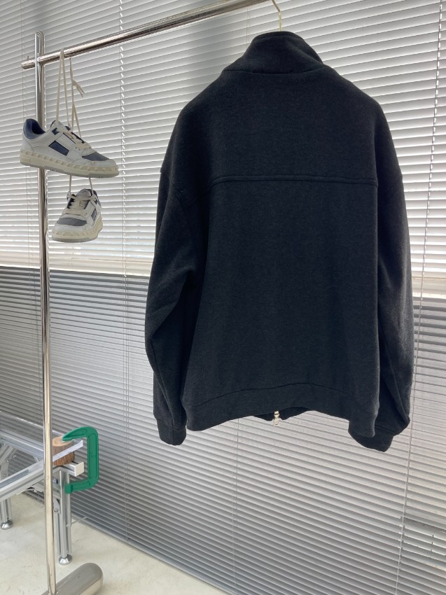 ロエベ 偽物 ジップジャケット 2025新作 高再現度で話題 通気性抜群 快適な着心地 丁寧な縫製 安心サイト 実店舗運営_2