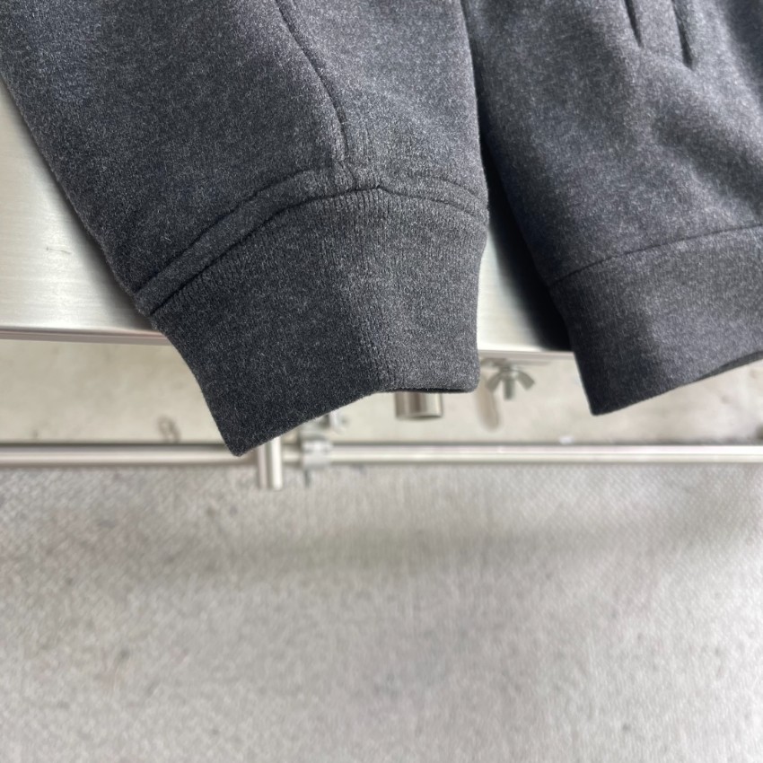 ロエベ 偽物 ジップジャケット 2025新作 高再現度で話題 通気性抜群 快適な着心地 丁寧な縫製 安心サイト 実店舗運営_4