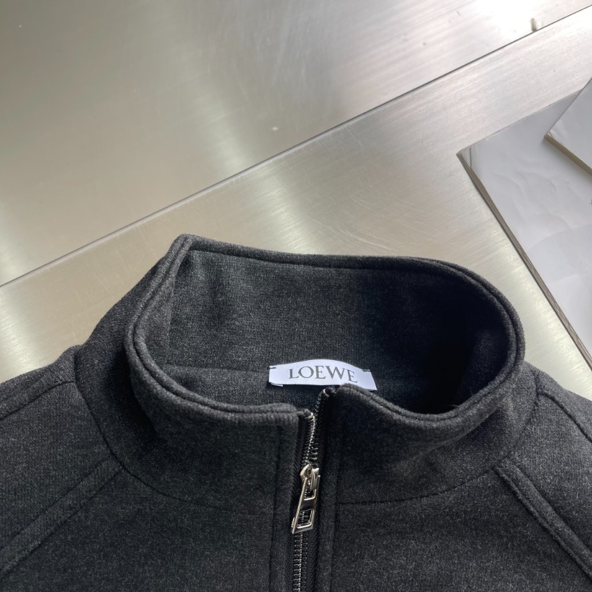 ロエベ 偽物 ジップジャケット 2025新作 高再現度で話題 通気性抜群 快適な着心地 丁寧な縫製 安心サイト 実店舗運営_3