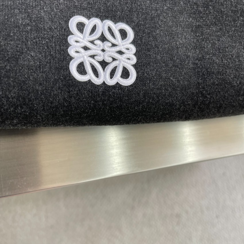 ロエベ 偽物 ジップジャケット 2025新作 高再現度で話題 通気性抜群 快適な着心地 丁寧な縫製 安心サイト 実店舗運営_7