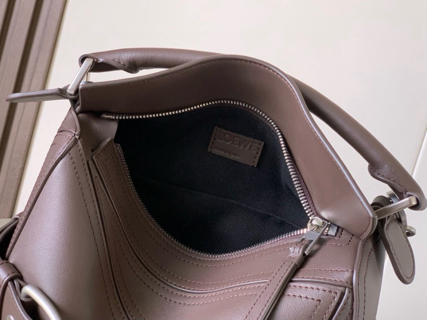 ロエベ 格安 パズルバッグ 2025新作 高再現度モデル ベルトデザインが魅力 上質カーフ使用 高級感仕上げ 安心サイト 実店舗運営_4