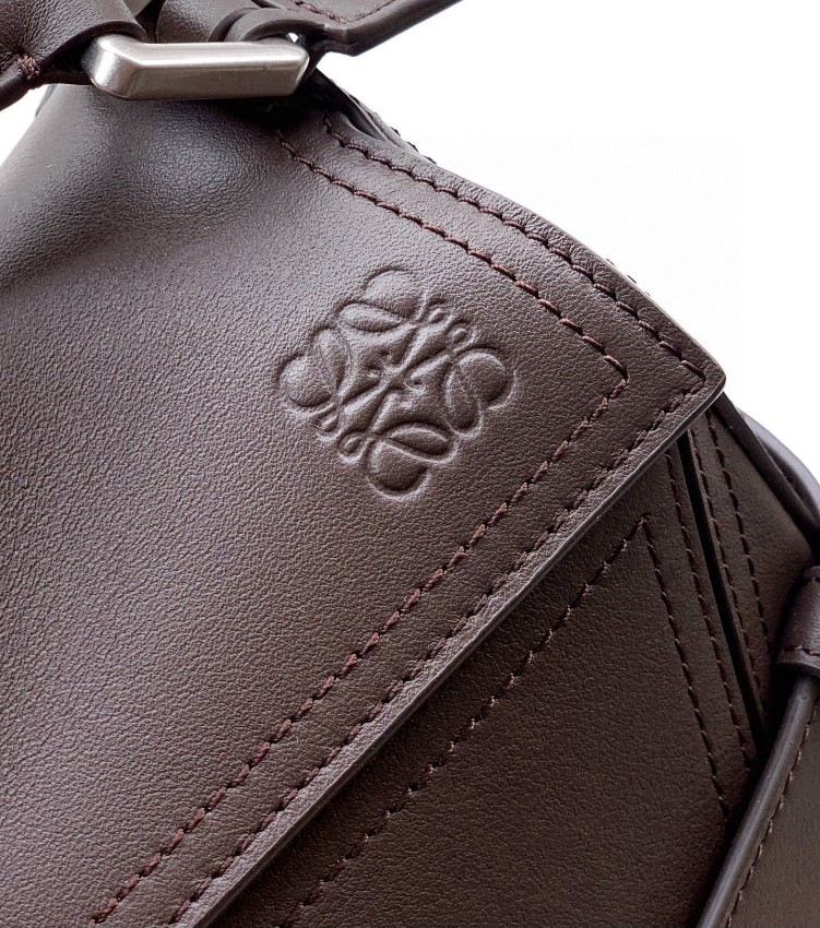 ロエベ 格安 パズルバッグ 2025新作 高再現度モデル ベルトデザインが魅力 上質カーフ使用 高級感仕上げ 安心サイト 実店舗運営_6