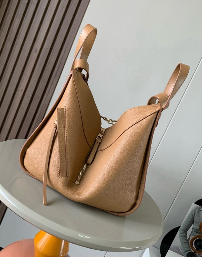 ロエベ 偽物 バレない再現度 ハンモックバッグ 2025新作 高再現度モデル 上質カーフ使用 高級感仕上げ 丁寧な縫製 安心サイト_3