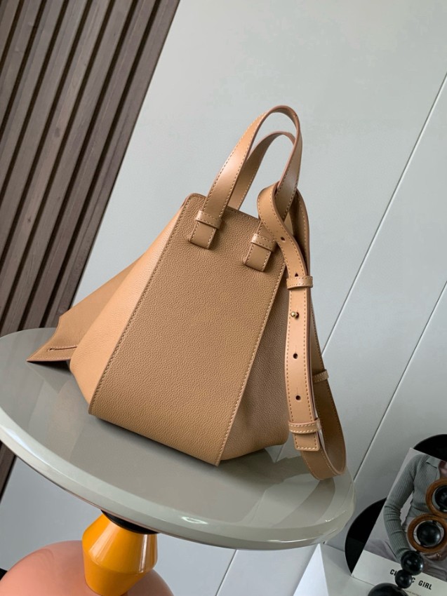 ロエベ 偽物 バレない再現度 ハンモックバッグ 2025新作 高再現度モデル 上質カーフ使用 高級感仕上げ 丁寧な縫製 安心サイト_1