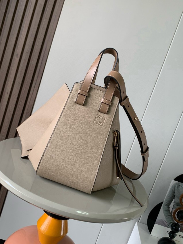 ロエベ ブランド コピー 安全通販 ハンモックバッグ 2025新作 高再現度モデル 上質カーフ使用 高級感仕上げ 丁寧な縫製 安心サイト_1