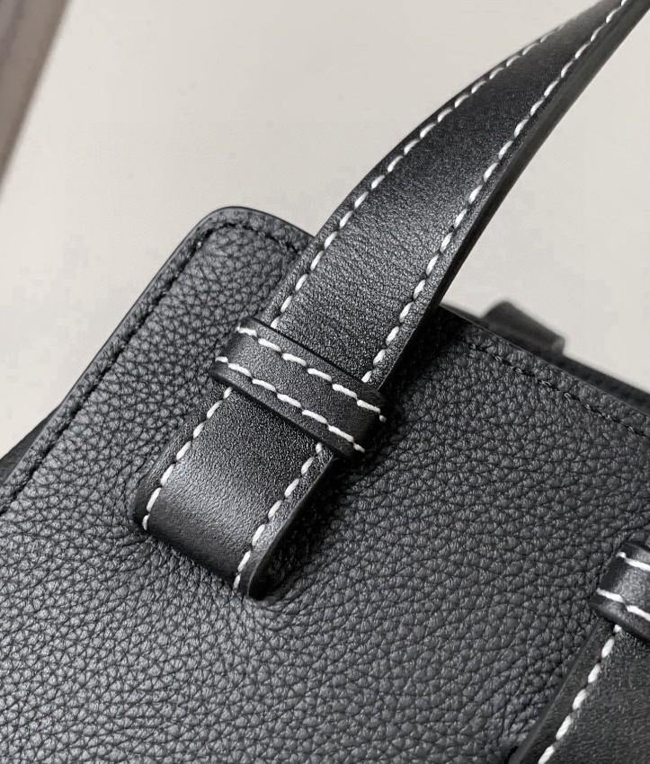 ロエベ 偽物 バレない再現度 ハンモックバッグ 2025新作 高再現度モデル コントラストステッチ仕様 上質カーフ使用 安心サイト_7