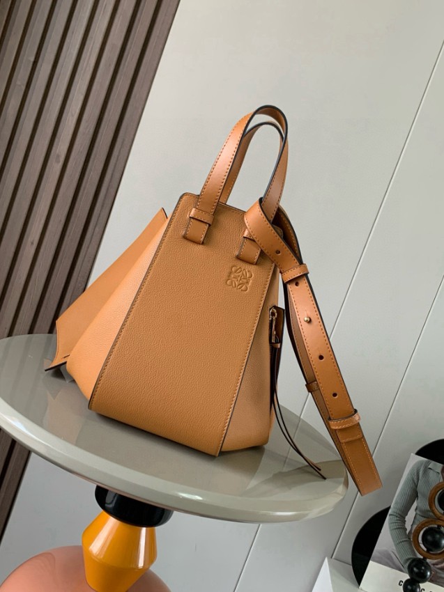 ロエベ ハンモック バッグ スモール 本革使用 高再現度 スーパーコピー 優良サイト 職人技術再現 追跡可能 安心の日本倉庫_1