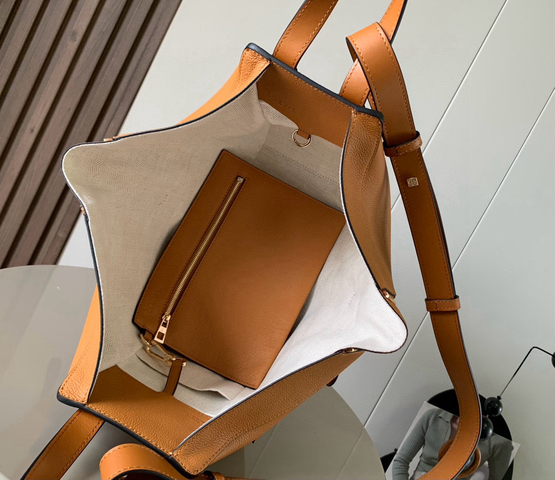 ロエベ ハンモック バッグ スモール 本革使用 高再現度 スーパーコピー 優良サイト 職人技術再現 追跡可能 安心の日本倉庫_5