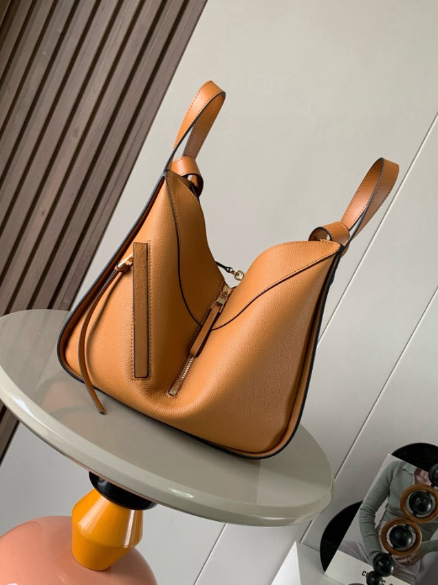 ロエベ ハンモック バッグ スモール 本革使用 高再現度 スーパーコピー 優良サイト 職人技術再現 追跡可能 安心の日本倉庫_3