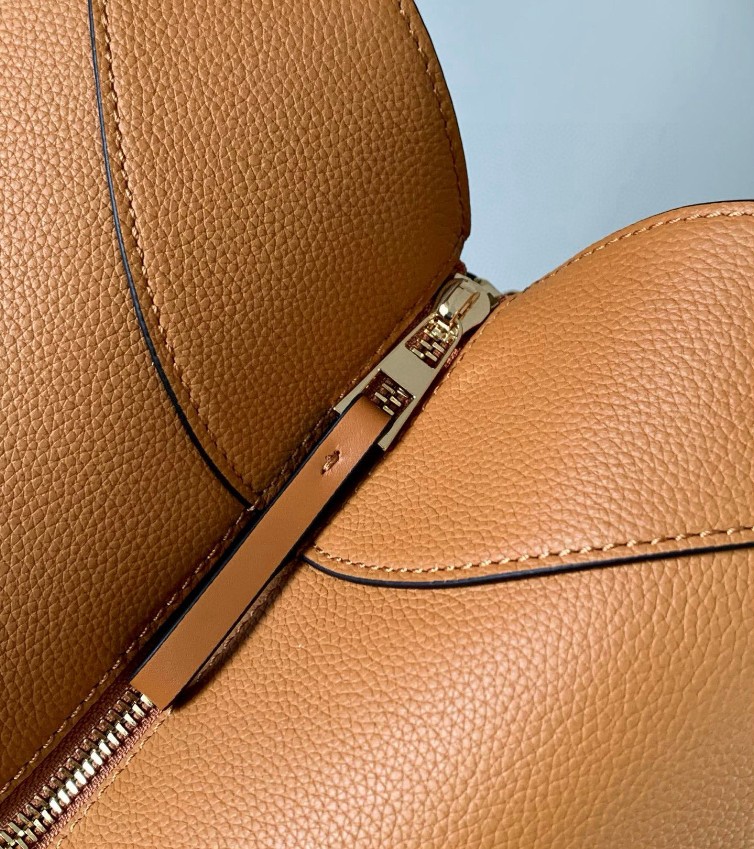 ロエベ ハンモック バッグ スモール 本革使用 高再現度 スーパーコピー 優良サイト 職人技術再現 追跡可能 安心の日本倉庫_9
