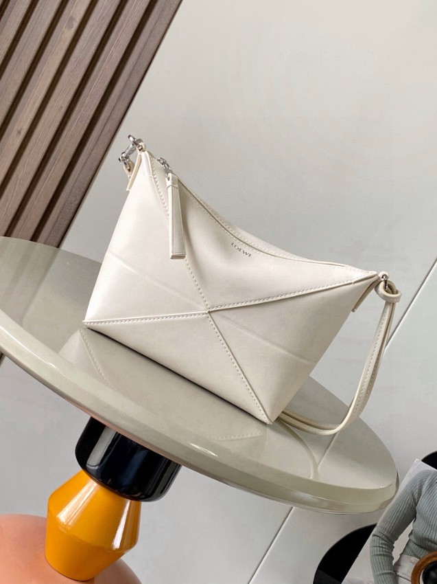 ロエベ パズル ミニ バッグ 2025新作 格安 高再現度 本革使用 精密ディテール 職人技術再現 上質感 満足度高い 安心サイト_1