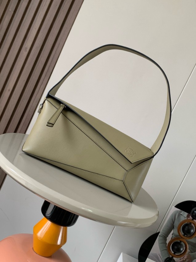 ロエベ パズル スモール バッグ 2025新作 高再現度 本革使用 精密ディテール 優良サイト 職人技術再現 上質感 満足度高い_2