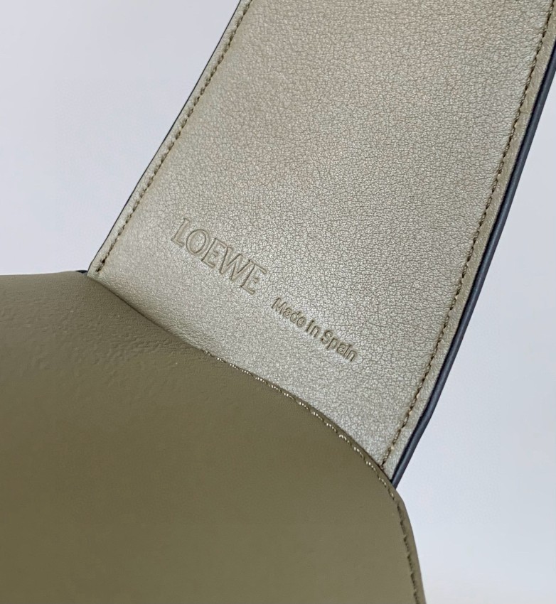 ロエベ パズル スモール バッグ 2025新作 高再現度 本革使用 精密ディテール 優良サイト 職人技術再現 上質感 満足度高い_6