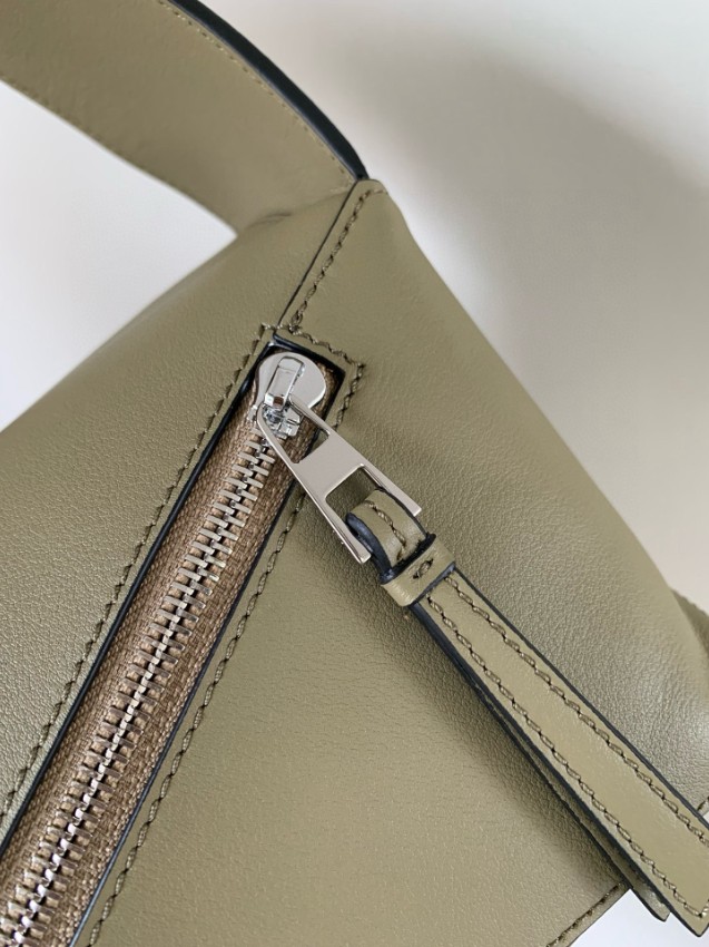 ロエベ パズル スモール バッグ 2025新作 高再現度 本革使用 精密ディテール 優良サイト 職人技術再現 上質感 満足度高い_5