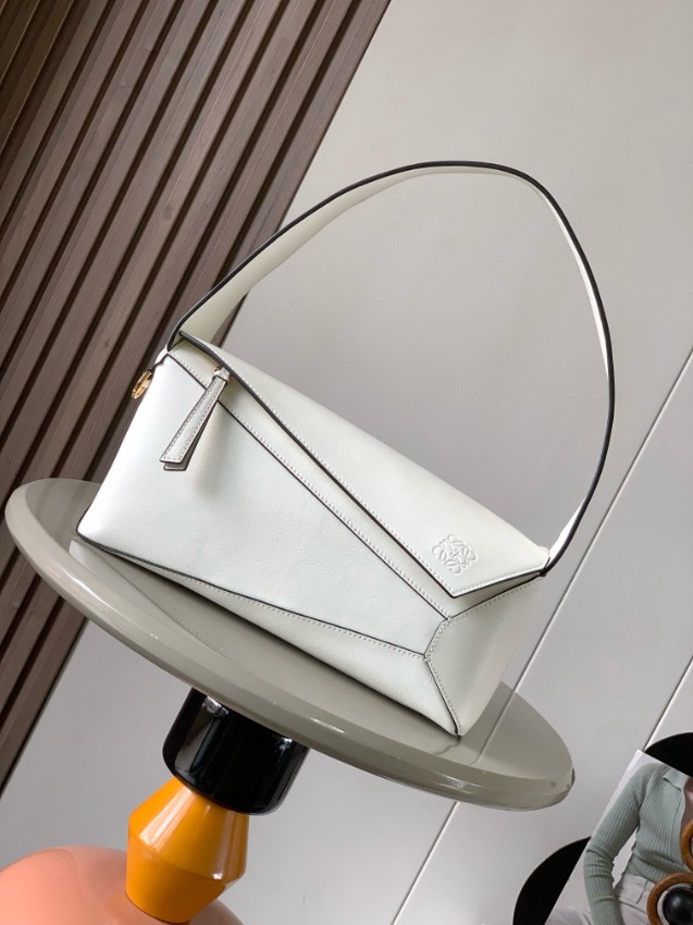 ロエベ パズル スモール バッグ 2025新作 偽物 バレない再現度 本革使用 高再現度 精密ディテール 職人技術再現 上質感 安心サイト_1