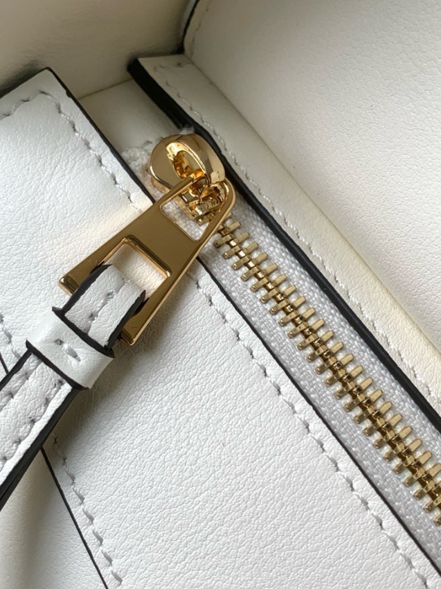 ロエベ パズル スモール バッグ 2025新作 偽物 バレない再現度 本革使用 高再現度 精密ディテール 職人技術再現 上質感 安心サイト_7