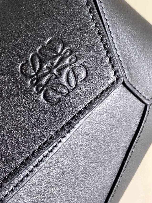 ロエベ パズル スモール バッグ 2025新作 ブランド コピー 安全通販 本革使用 高再現度 精密ディテール 職人技術再現 安心サイト_6