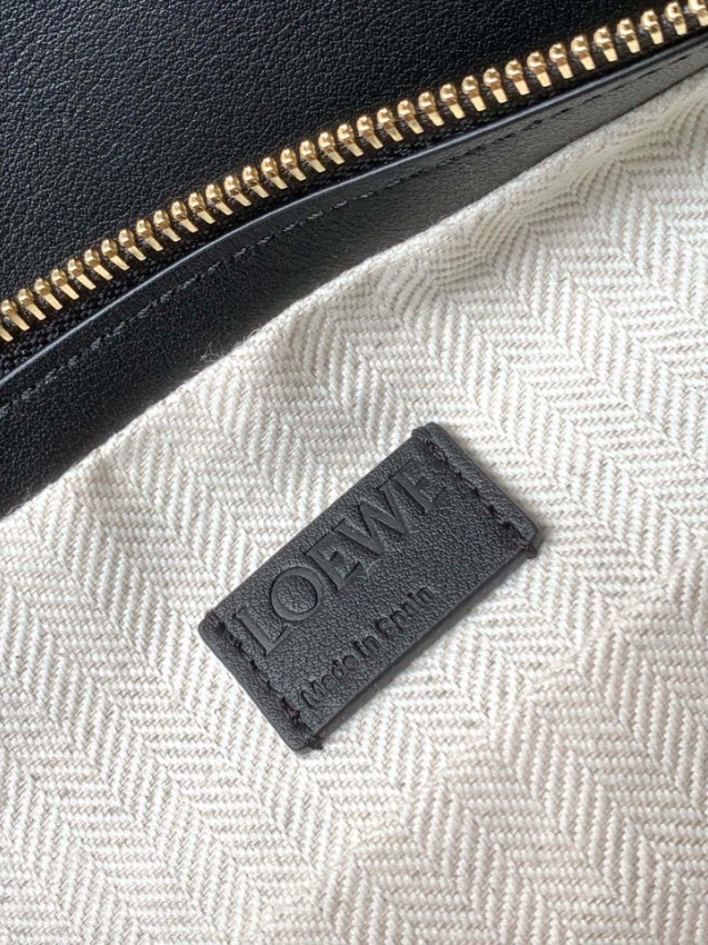 ロエベ パズル スモール バッグ 2025新作 ブランド コピー 安全通販 本革使用 高再現度 精密ディテール 職人技術再現 安心サイト_7