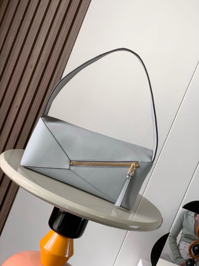 ロエベ パズル スモール バッグ 2025新作 激安屋口コミ 高再現度 本革使用 精密ディテール 職人技術再現 上質感 満足度高い_1