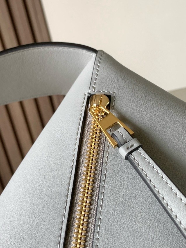 ロエベ パズル スモール バッグ 2025新作 激安屋口コミ 高再現度 本革使用 精密ディテール 職人技術再現 上質感 満足度高い_6