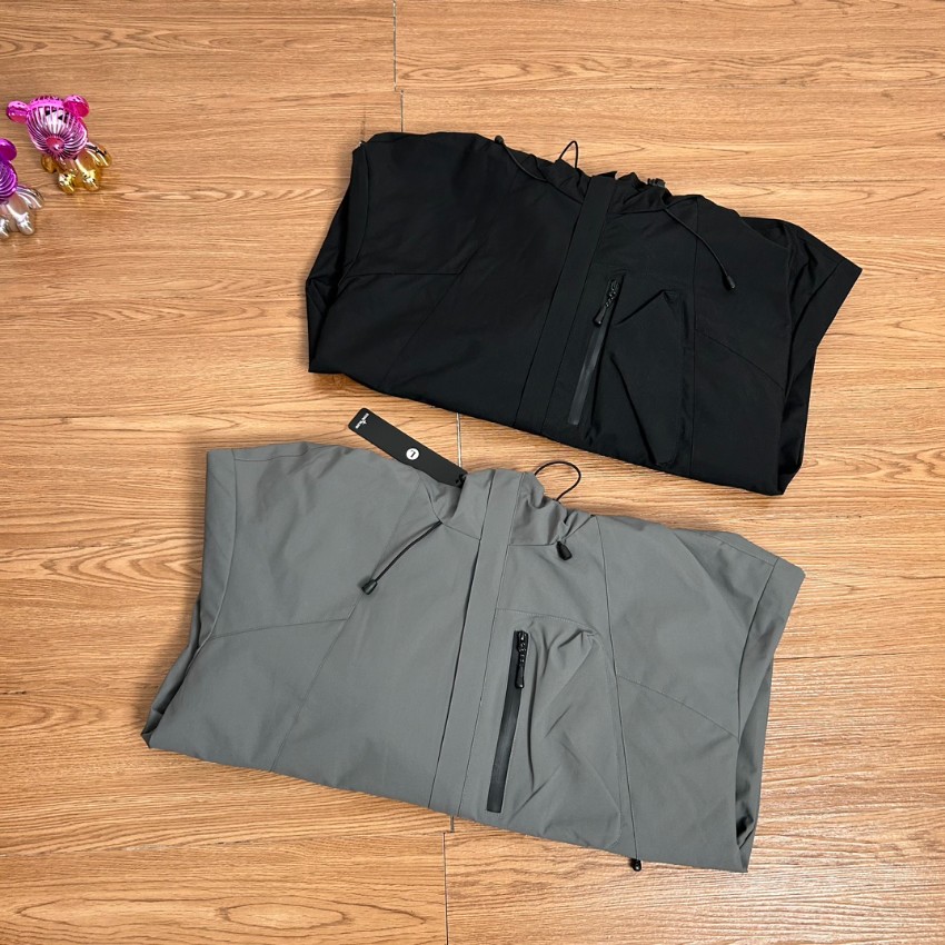 ストーンアイランド コピー 防水フードジャケット 2025新作 防水防風仕様 快適な着心地 耐久性優秀 圧倒的な再現度 ユーザー満足保証 安心サイト_4