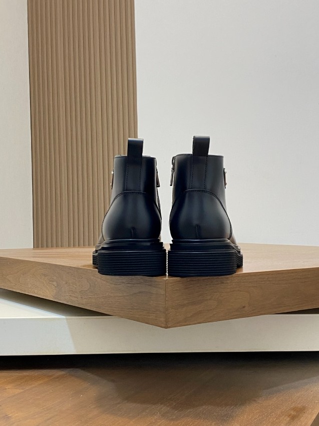 プラダ n級 ブーツ 2025新作 高級感仕上げ マットブラック仕様 発送保証付き 安心サイト 高再現度モデル_1
