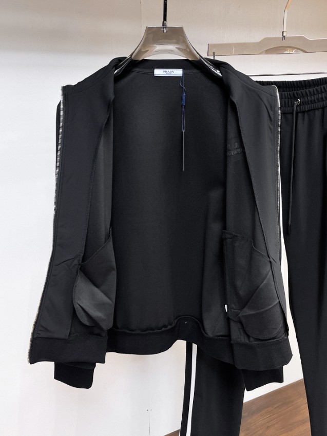 プラダ ジャージ セットアップ 2025新作 ブランド コピー 男女兼用 通気 快適な着心地 高再現度 丁寧な縫製 高級感仕上げ 即納対応_2